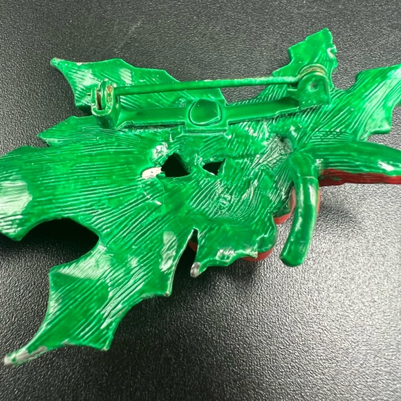 Two Christmas Brooches Reindeer Holly - Picture 8 of 12